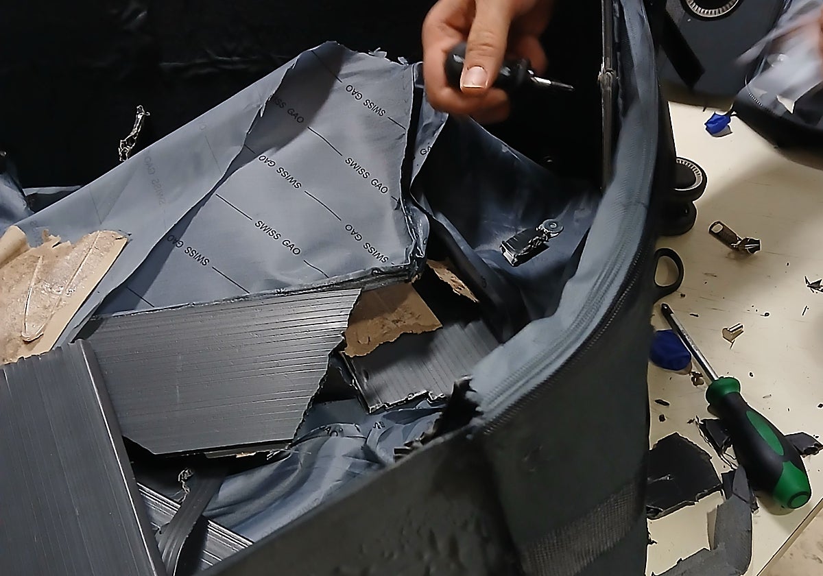 Imagen de la maleta de la detenida por tráfico de drogas en el aeropuerto de Valencia