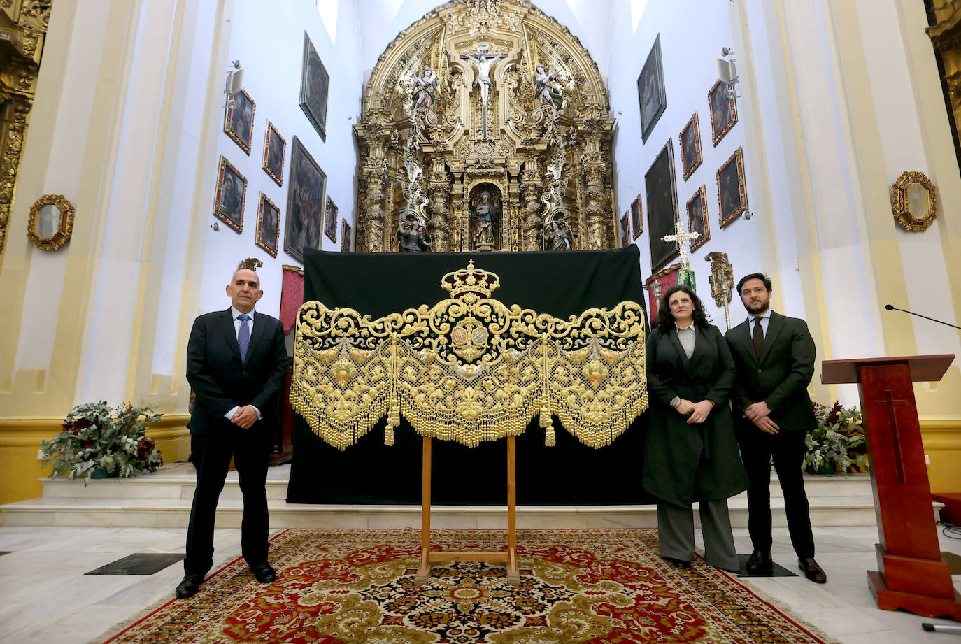 La bendición de la bambalina frontal de la Esperanza de Córdoba, en imágenes