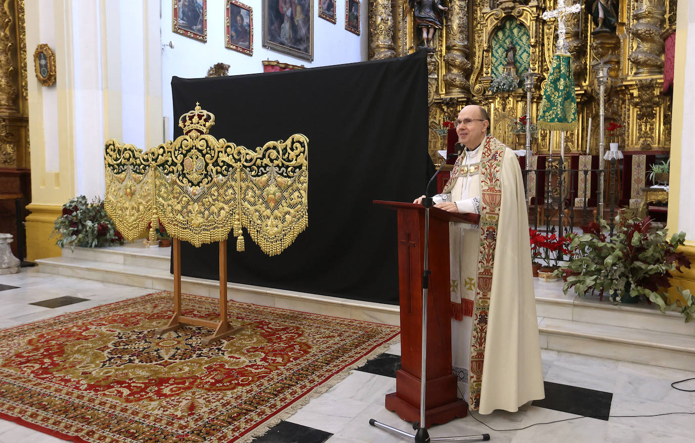 La bendición de la bambalina frontal de la Esperanza de Córdoba, en imágenes