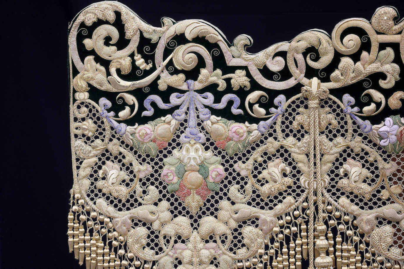 La bendición de la bambalina frontal de la Esperanza de Córdoba, en imágenes