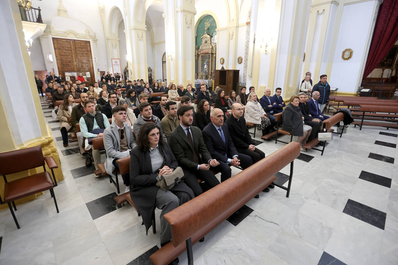 La bendición de la bambalina frontal de la Esperanza de Córdoba, en imágenes
