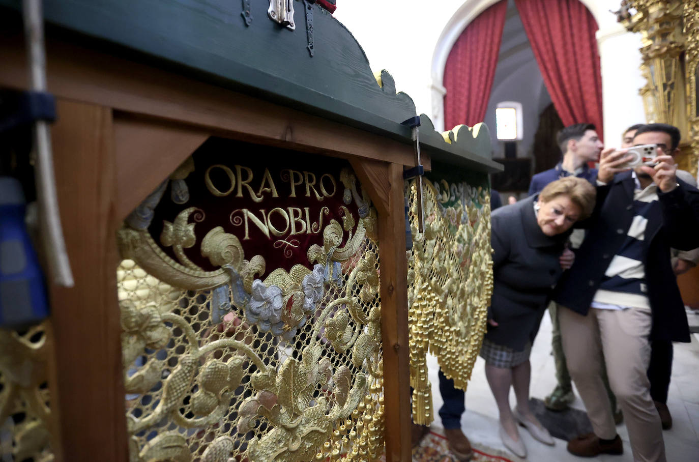 La bendición de la bambalina frontal de la Esperanza de Córdoba, en imágenes