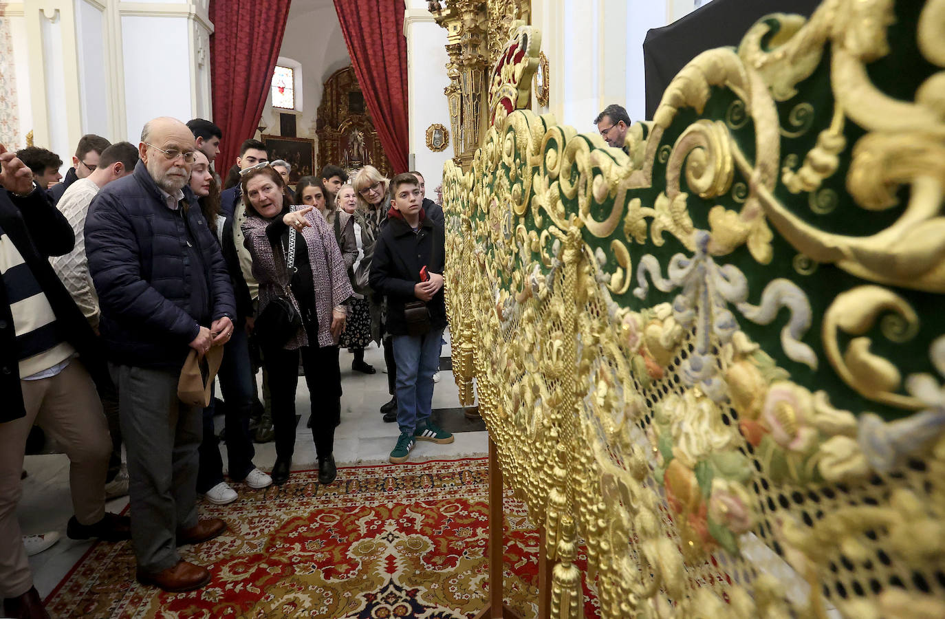La bendición de la bambalina frontal de la Esperanza de Córdoba, en imágenes