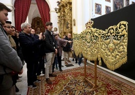 La bendición de la bambalina frontal de la Esperanza de Córdoba, en imágenes