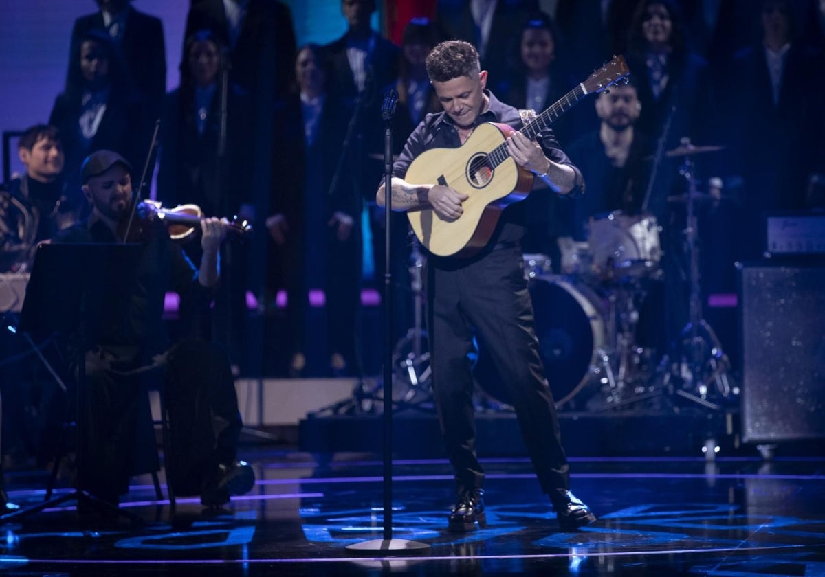 Alejandro Sanz en su actuación de los Premios Goya en Granada