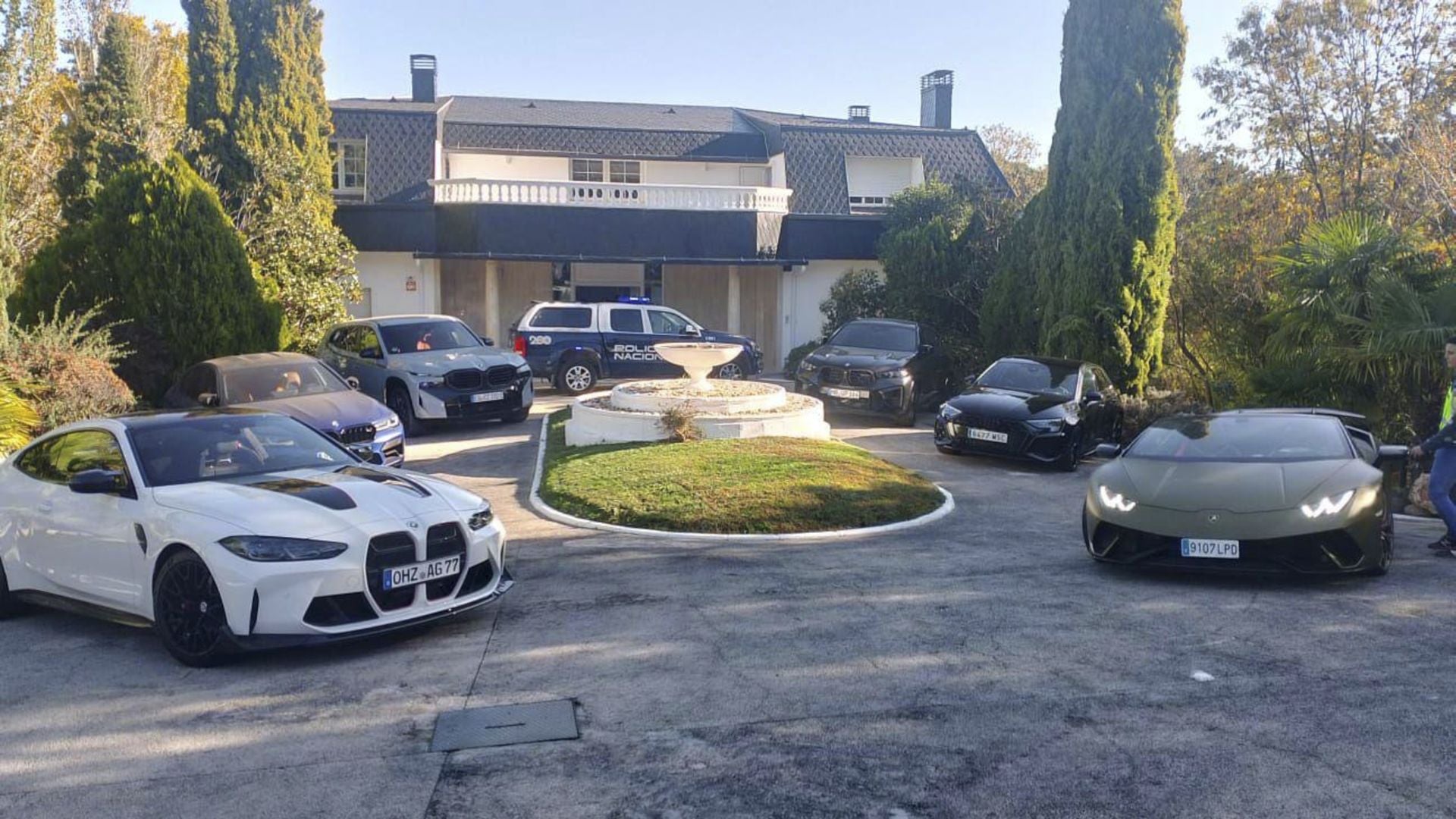 Una imagen de los vehículos incautados a un miembro de la presunta red