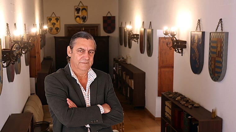 Cabrera, en un salón de la sede de la Fundación Santa María de los Huérfanos
