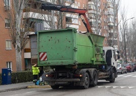 Muere una mujer atropellada por un camión de la basura en un pueblo de Madrid