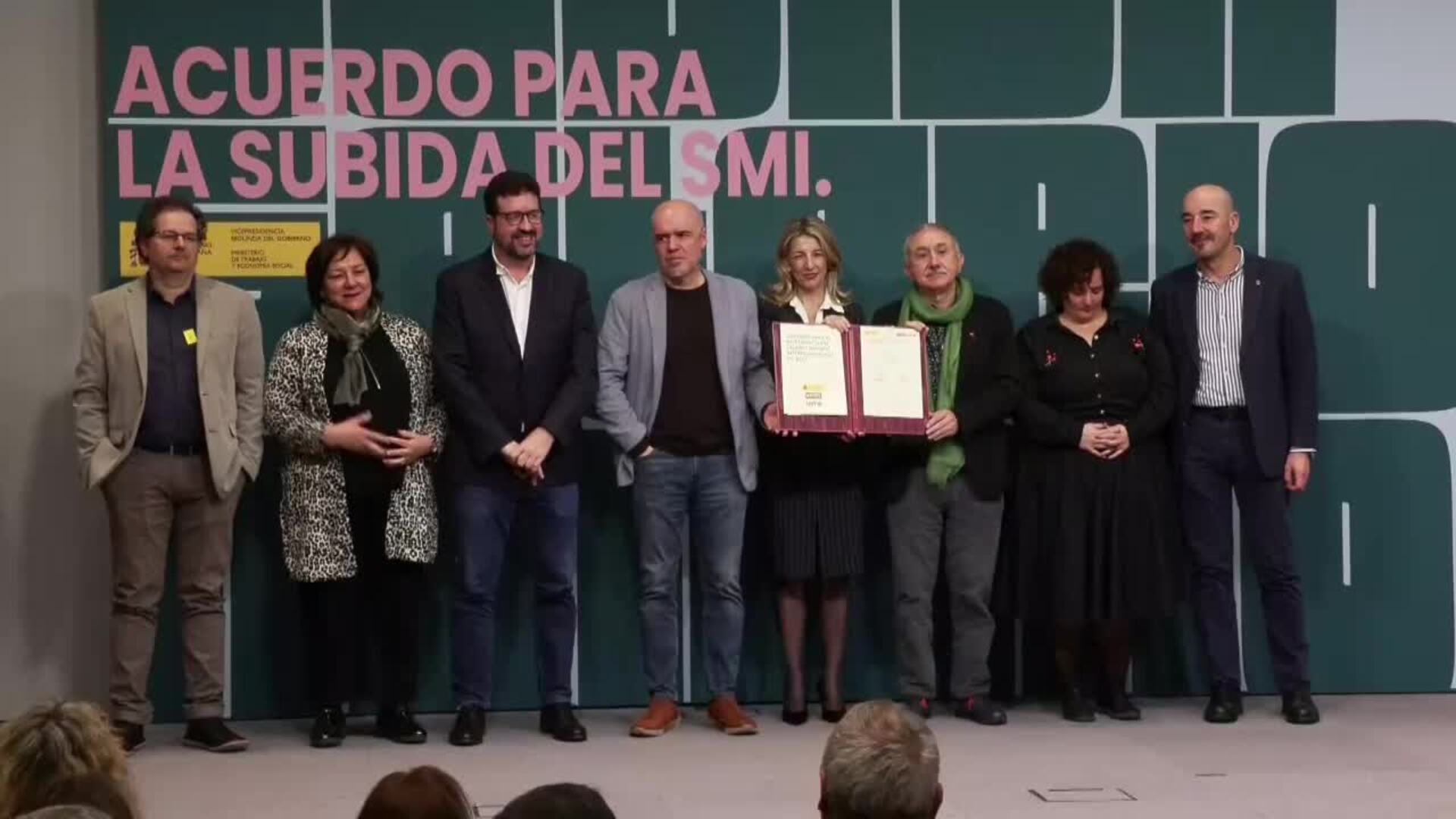 Gobierno y sindicatos firman la subida del SMI