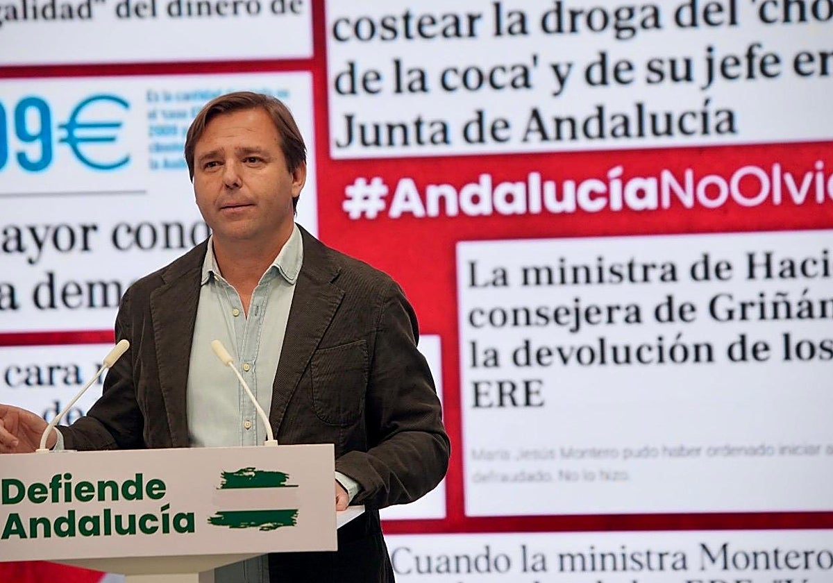 El secretario general del PP de Andalucía, Antonio Repullo, este lunes en rueda de prensa