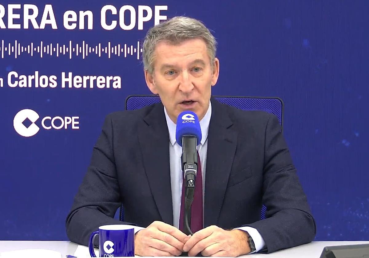 El presidente del Partido Popular, Alberto Núñez Feijóo, en el programa 'Herrera en Cope'