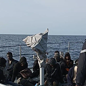 Marruecos intercepta una neumática con 41 migrantes que se dirigían a Canarias