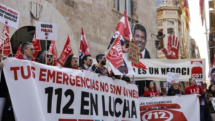 Personal del 112 protesta en Valencia contra su «enorme precariedad»: en manos privadas y con convenio de contact center