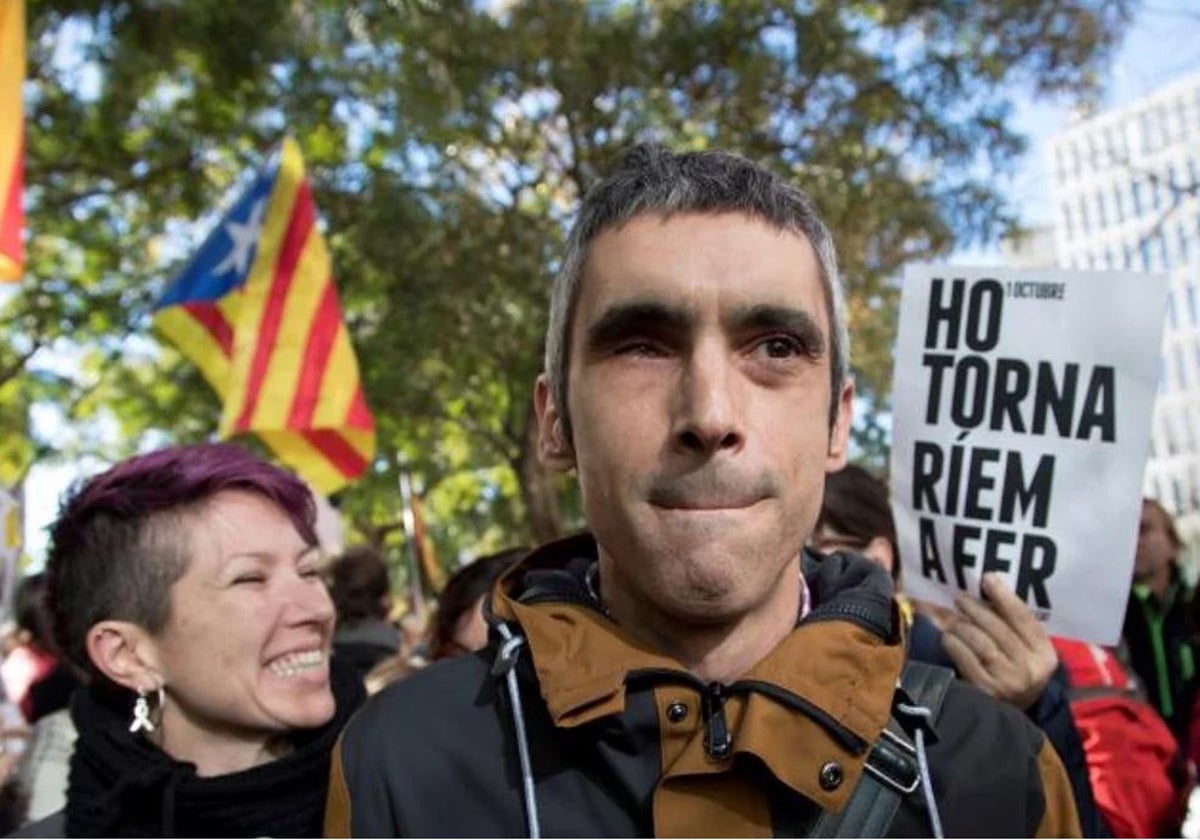 El activista Roger Español, tras declarar ante el juez que investiga la actuación policial del 1-O