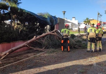 El tornado de Ayamonte deja importantes daños: destroza techos de viviendas, calles, tendidos eléctricos