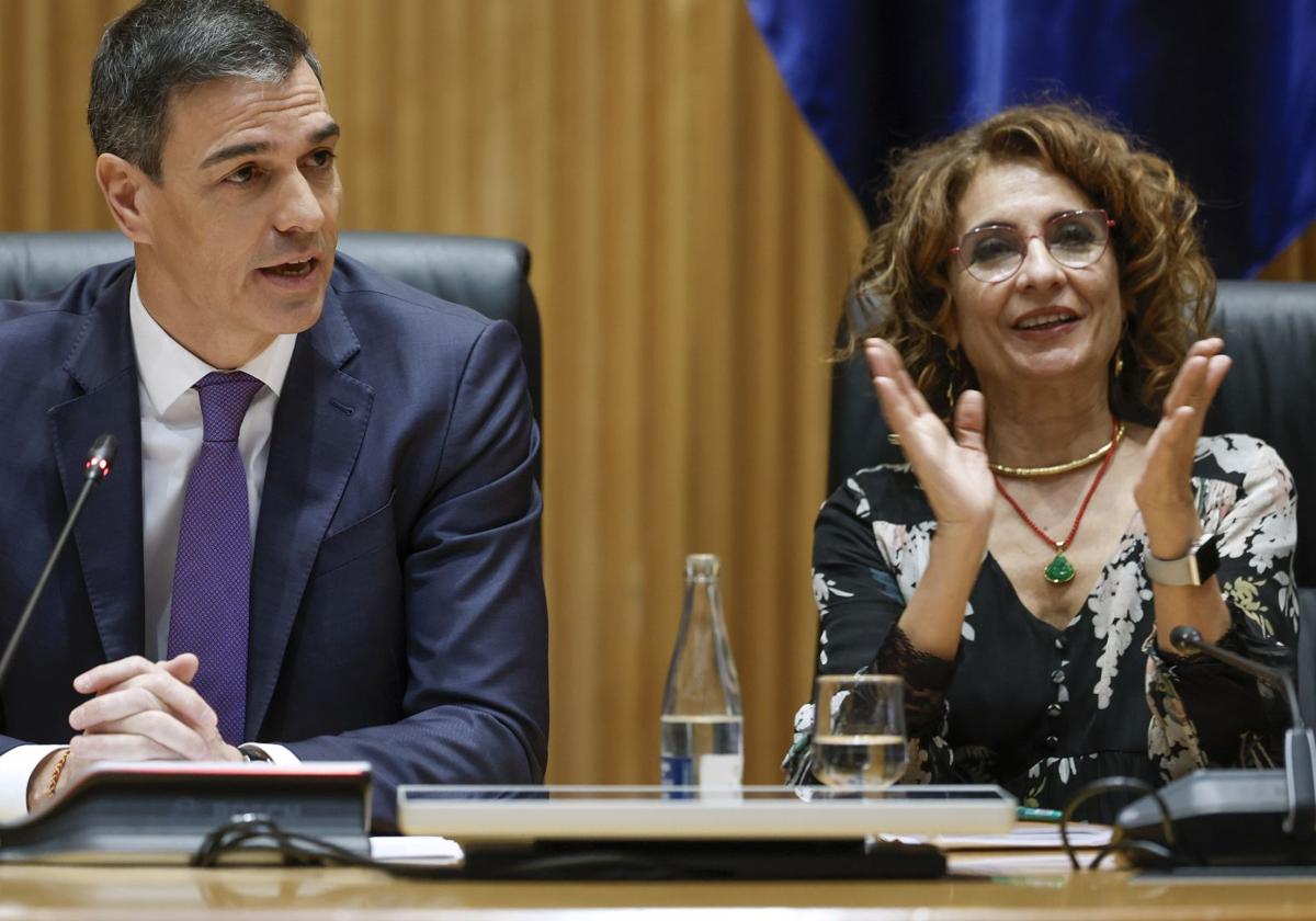 Pedro Sánchez y María José Montero, este martes en la interpalamentaria del PSOE