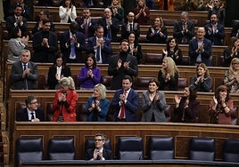 Moncloa eleva el lío jurídico al rectificar a medias su intento de legislar sin las Cortes