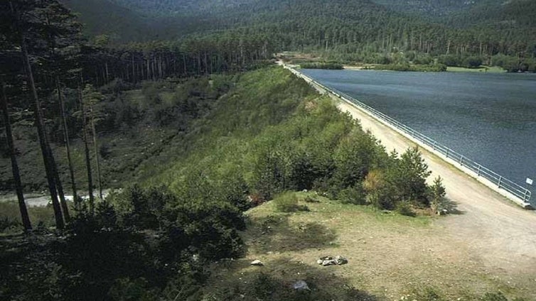 Activan la alerta de posible inundación ante el riesgo de rotura de una presa en El Espinar (Segovia)