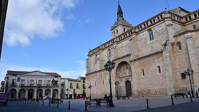 Colegiata de San Benito Abad y Plaza Mayor de Yepes