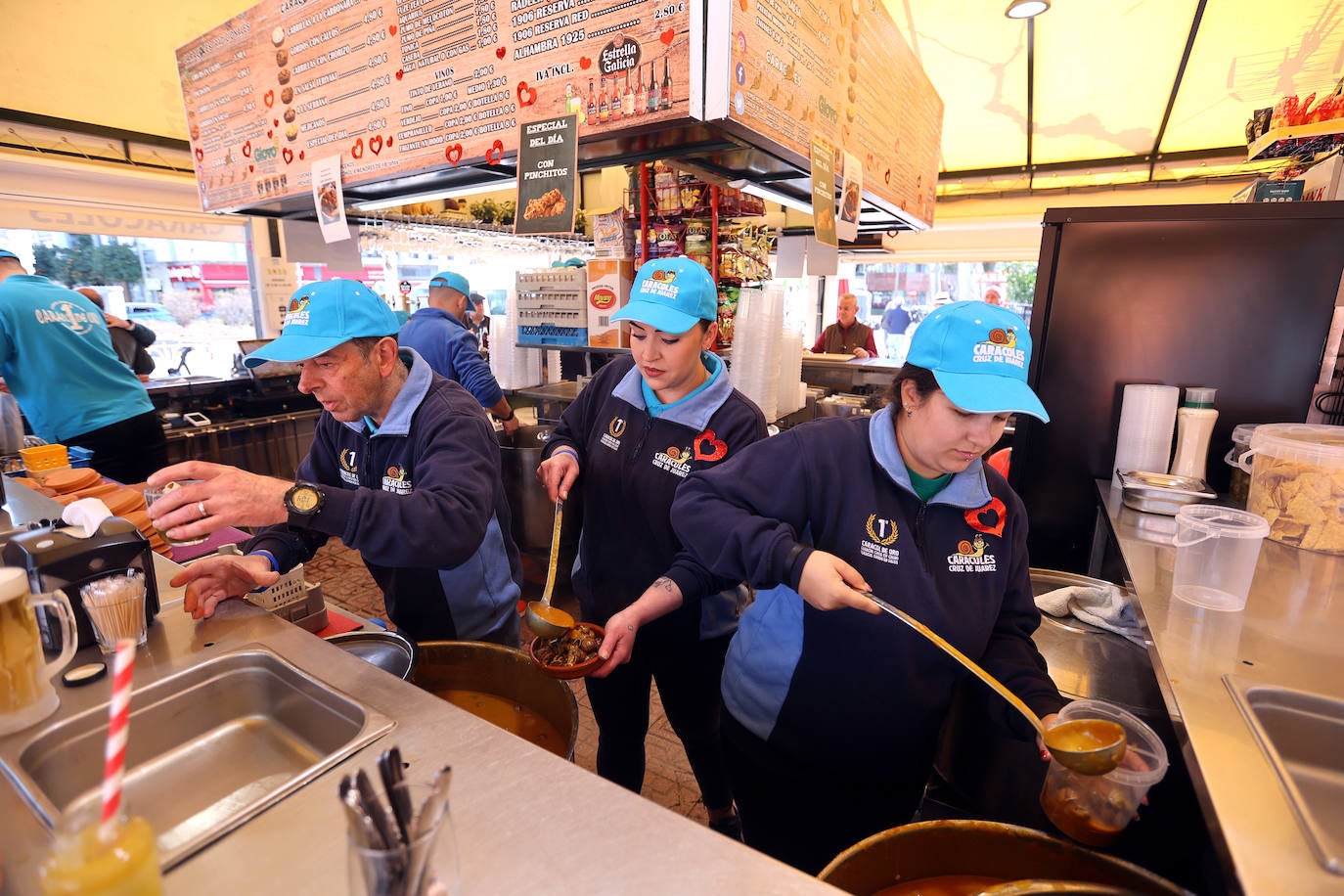 La esperada apertura de los puestos de caracoles en Córdoba, en imágenes