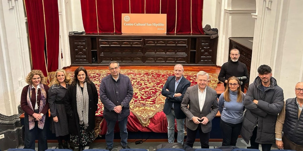 El Instituto de Patrimonio Histórico estudia la conservación del manto de la Reina de los Mártires de Córdoba