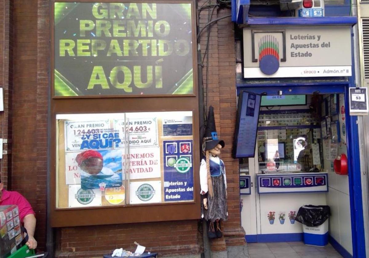 Administración de lotería de Ronda de los Tejares, donde se ha sellado el boleto ganador de segunda categoría