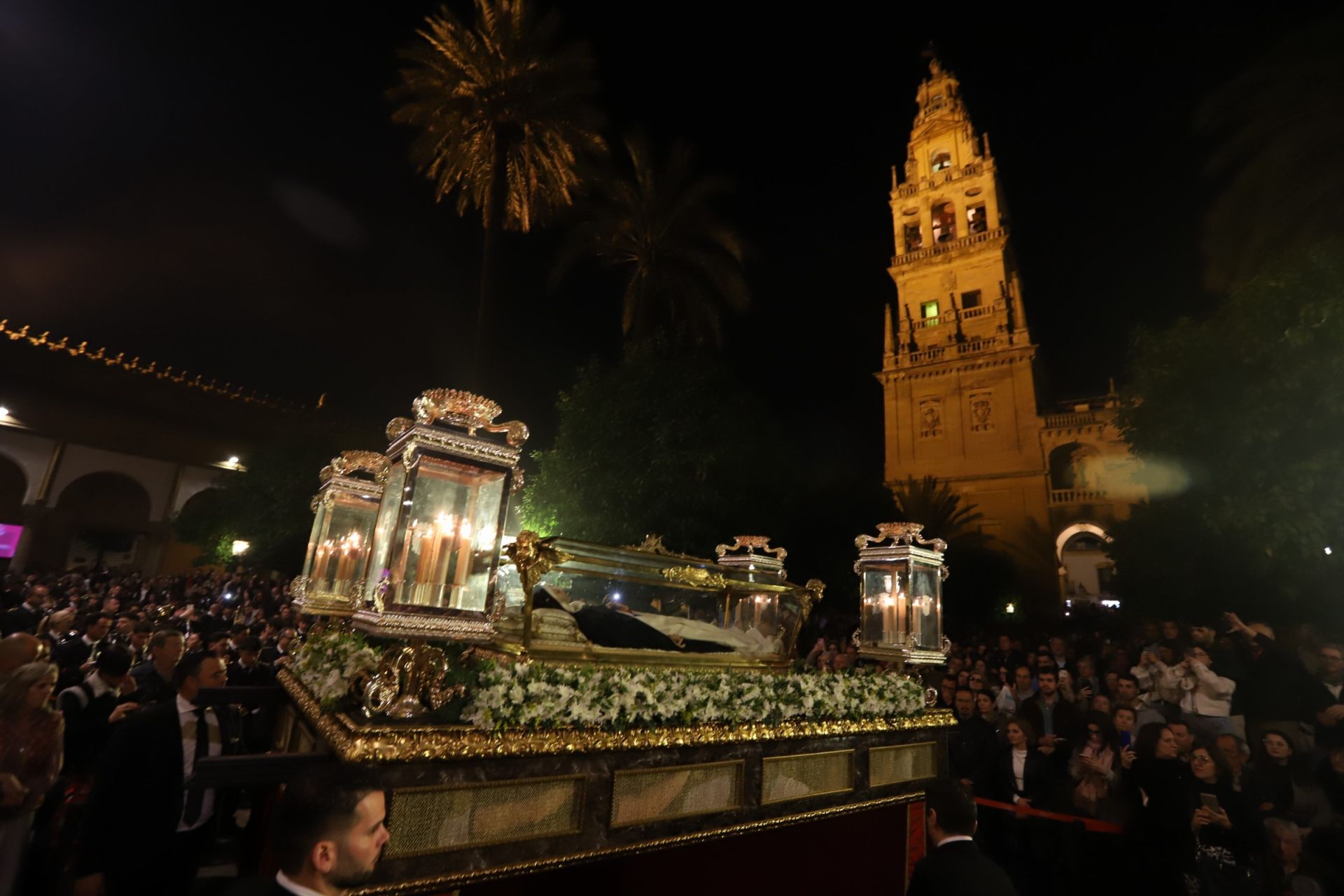 La salida extraordinaria con las reliquias de San Juan Bautista de la Concepción por Córdoba, en imágenes