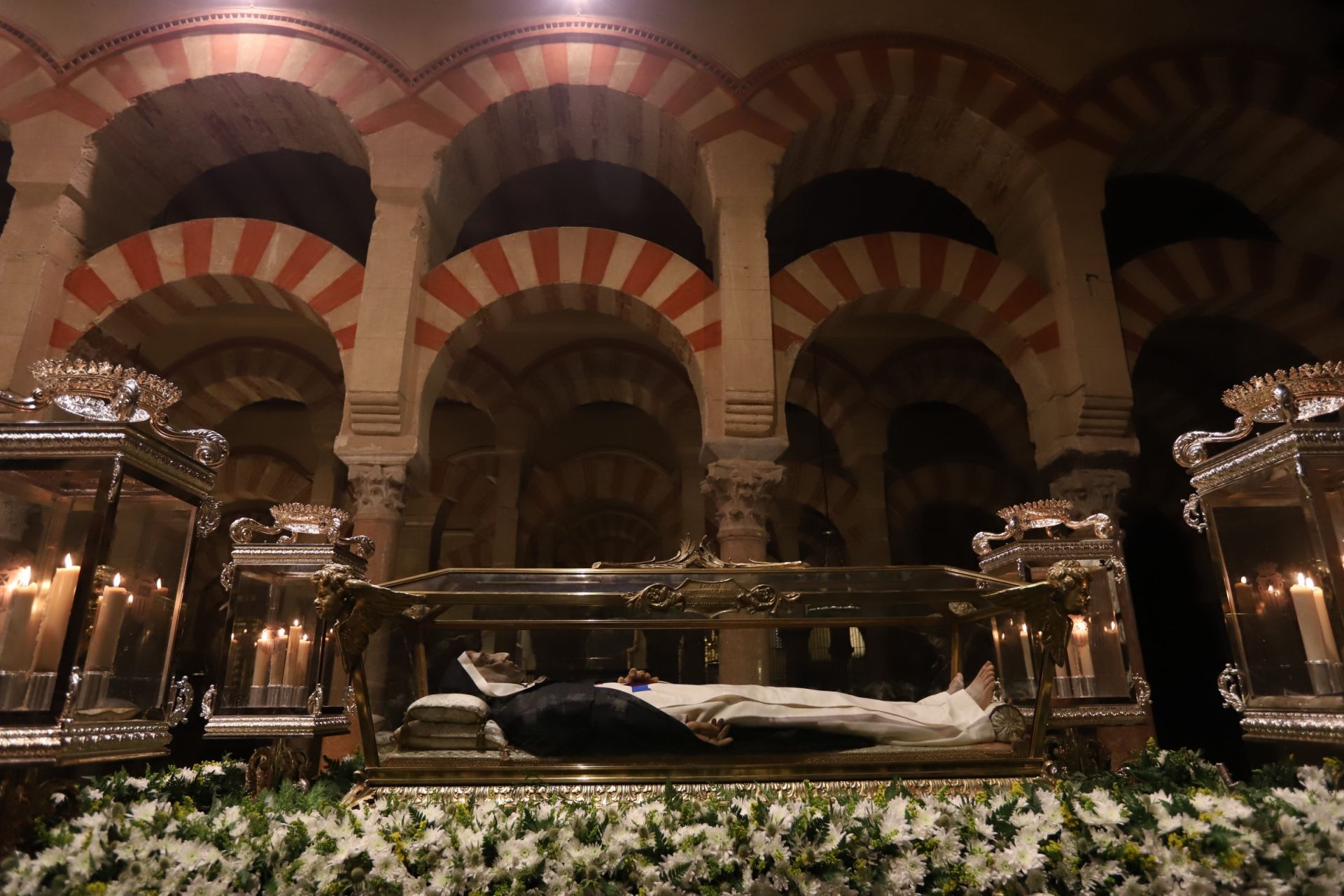 La salida extraordinaria con las reliquias de San Juan Bautista de la Concepción por Córdoba, en imágenes