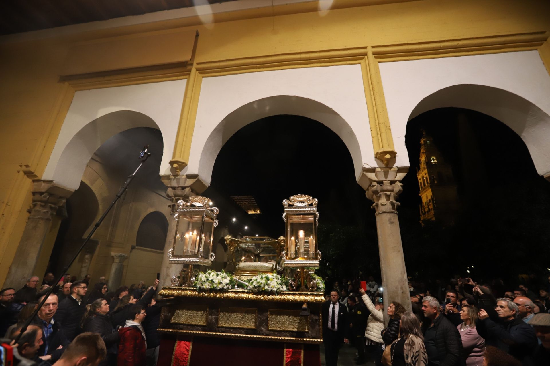 La salida extraordinaria con las reliquias de San Juan Bautista de la Concepción por Córdoba, en imágenes