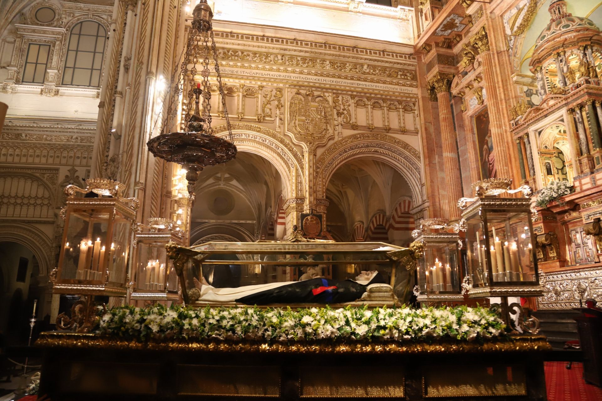La salida extraordinaria con las reliquias de San Juan Bautista de la Concepción por Córdoba, en imágenes
