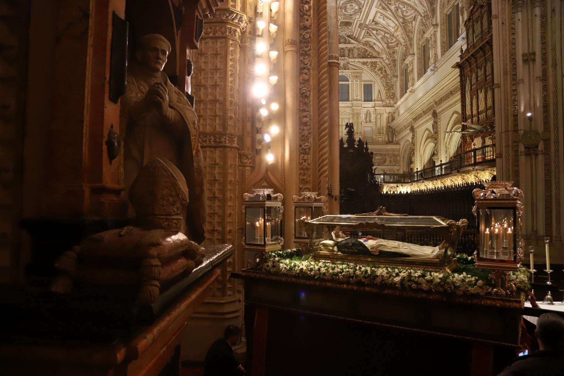 La salida extraordinaria con las reliquias de San Juan Bautista de la Concepción por Córdoba, en imágenes