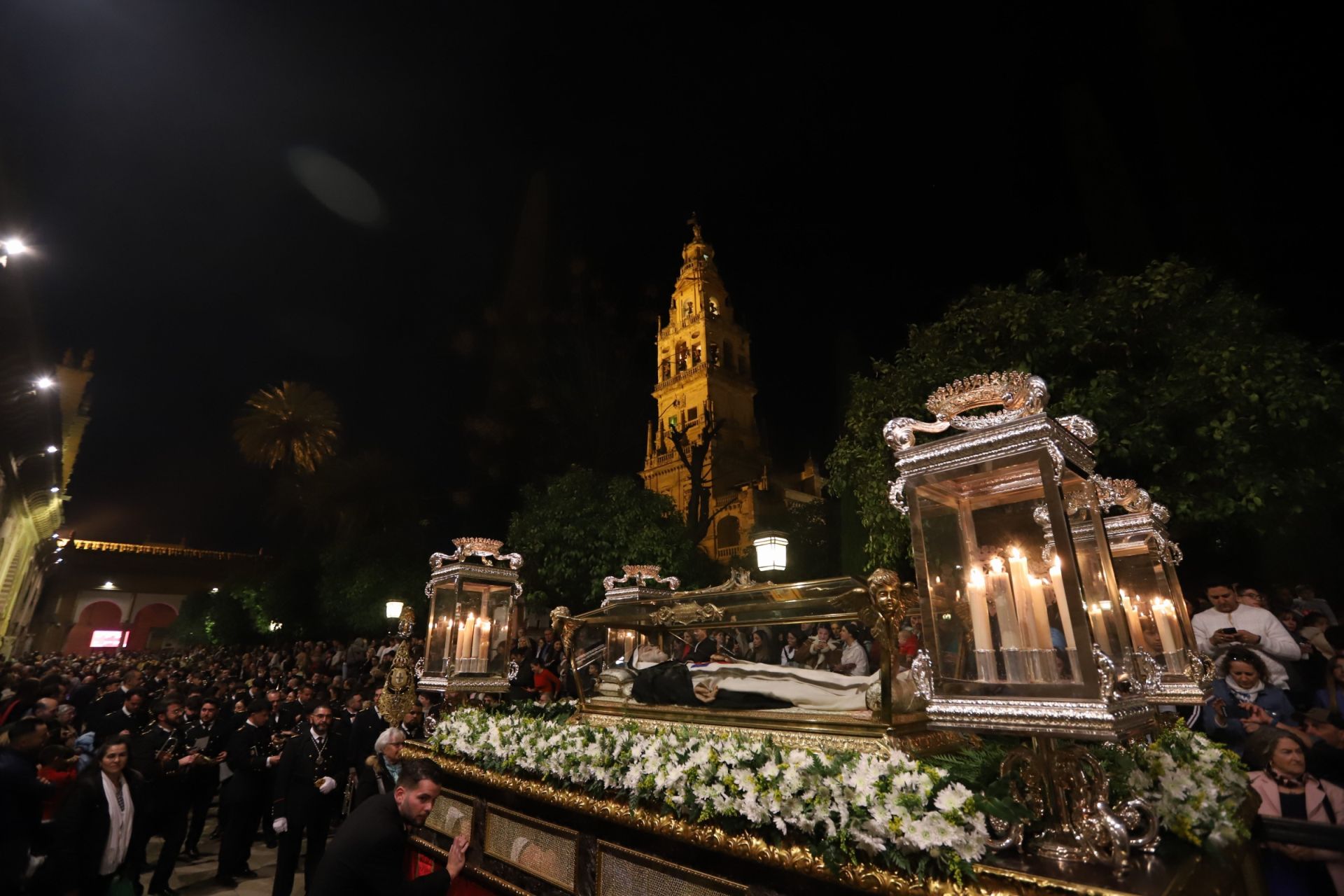 La salida extraordinaria con las reliquias de San Juan Bautista de la Concepción por Córdoba, en imágenes