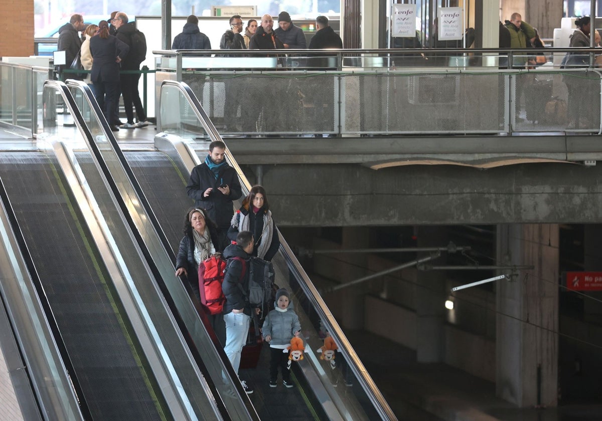 Viajeros en la estación de Córdoba