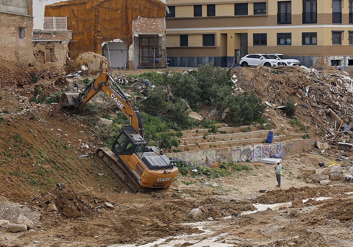 Imagen de archivo de trabajos de acondicionamiento del barranco del Poyo en Paiporta tras la dana