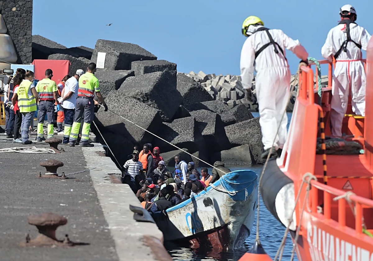 Salvamento Marítimo rescata una embarcación en las proximidades de la isla de El Hierro