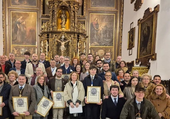 Foto de familia de los participantes en el encuentro, en la iglesia de Capuchinos