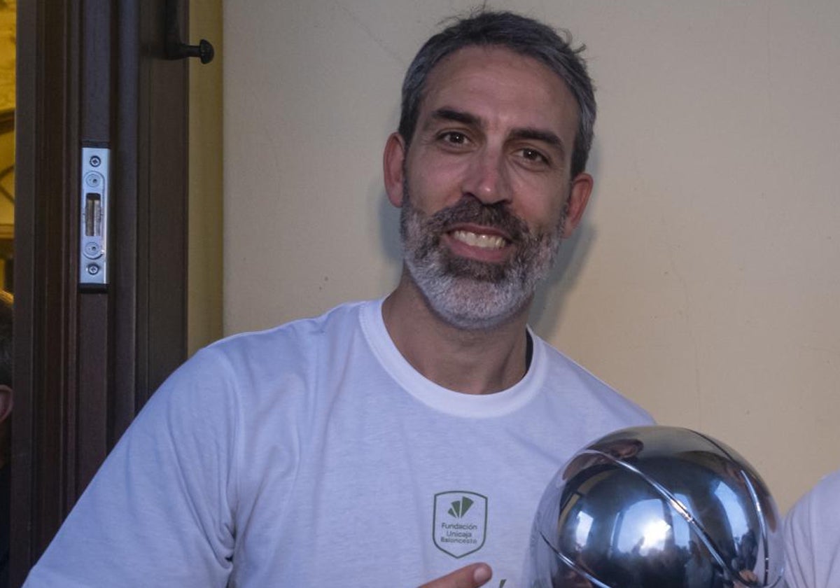 Berni Rodríguez con la Copa del Rey de Unicaja