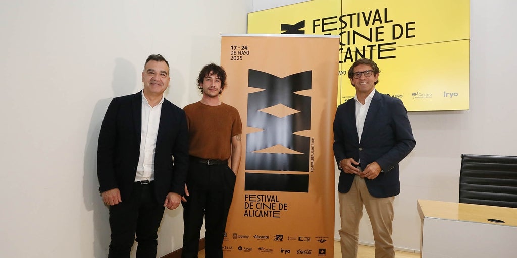 La Diputación presenta el cartel del Festival de Cine de Alicante con una imagen del diseñador Paco Albiar