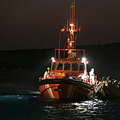 Un grupo de 83 inmigrantes llega por sus propios medios a El Hierro