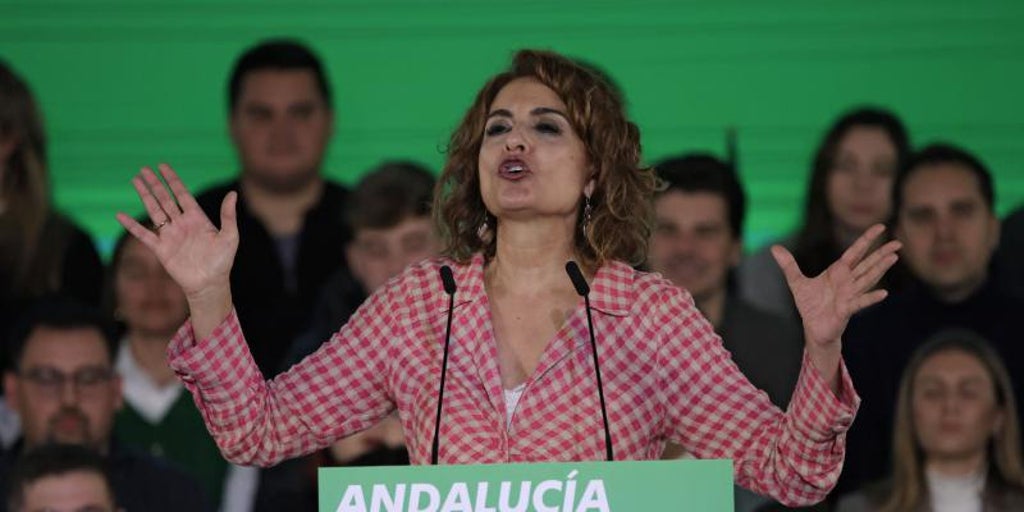 María Jesús Montero dejaría de recaudar 400 millones de euros si no tributan los andaluces por el salario mínimo