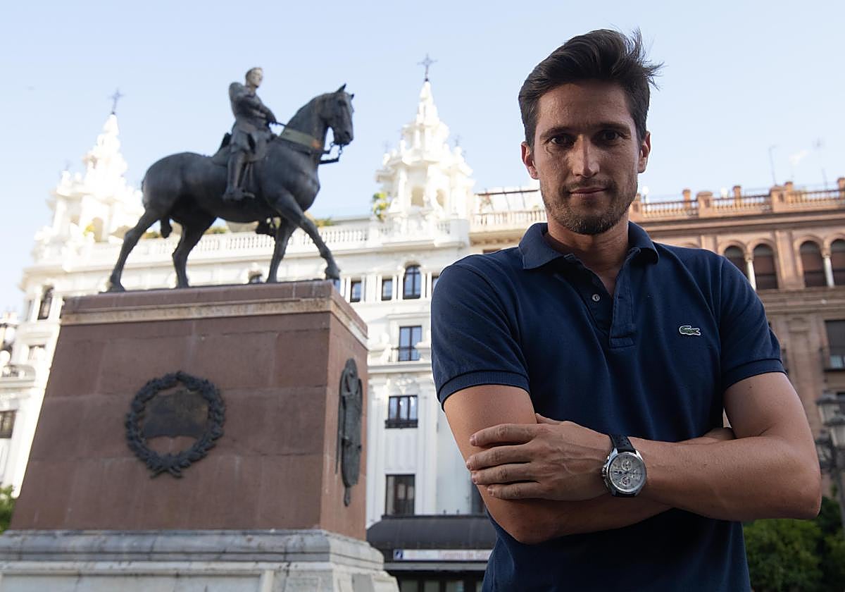 Munuera Montero posa para ABC Córdoba antes de una entrevista