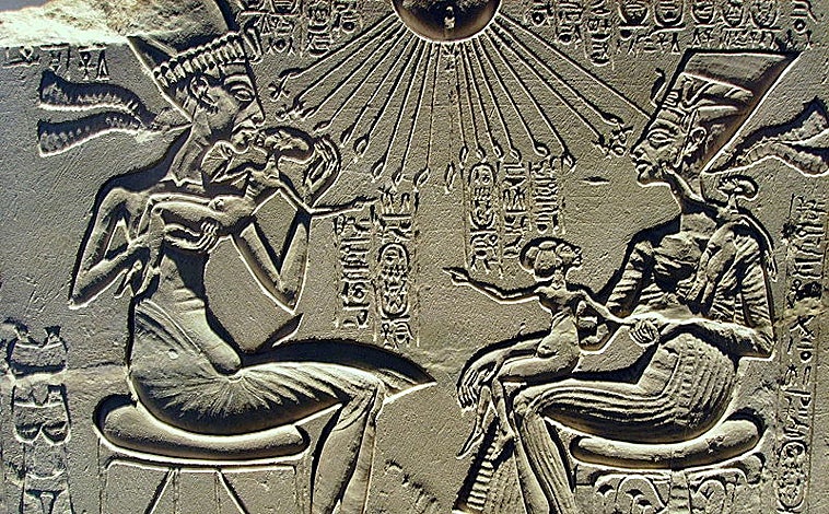 Imagen principal - Acostumbrados a las grandes exposiciones o galerías que atesoran sarcófagos, grandes pinturas, papiros o culto escultórico a animales fetiche para los egipcios, la muestra sobre infancia y adolescencia que recalará en Córdoba viajaba desde lo minúsculo y cotidiano a lo trascednental, como las estelas funerarias. Todo un mundo interior. 