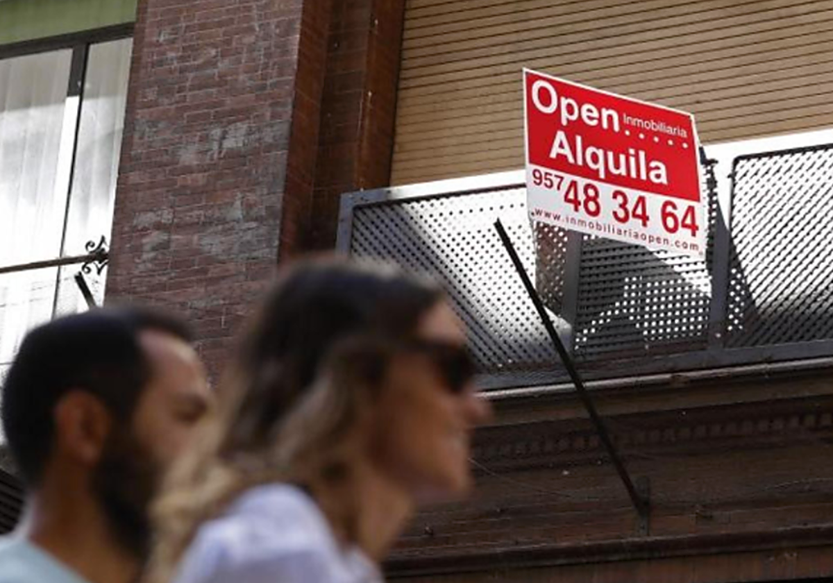 Una vivienda en alquiler en foto de archivo