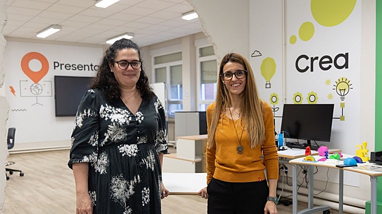La profesora de Inglés, Cristina de Vega, y la directora del CFIE, Begoña Hernández