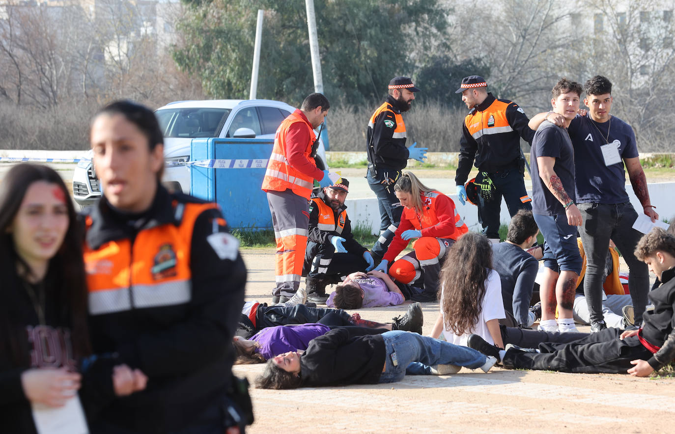 El simulacro de explosión en el recinto ferial de Córdoba, en imágenes