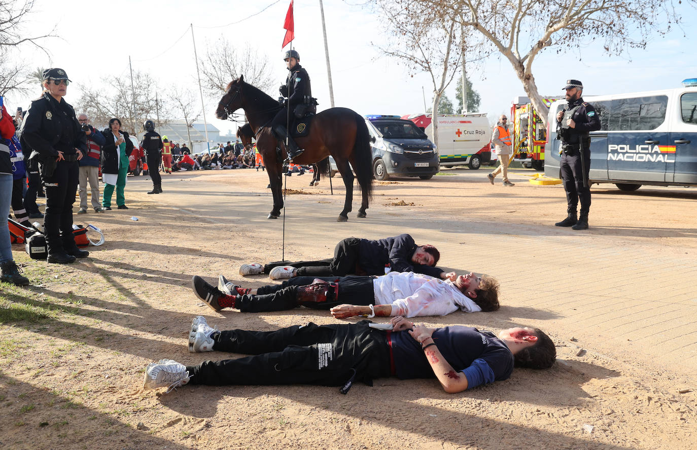 El simulacro de explosión en el recinto ferial de Córdoba, en imágenes