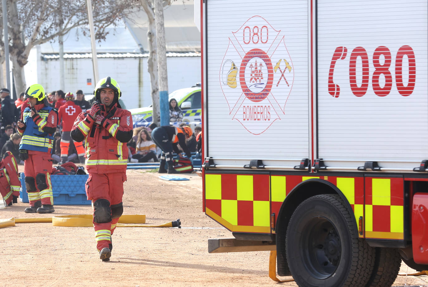 El simulacro de explosión en el recinto ferial de Córdoba, en imágenes