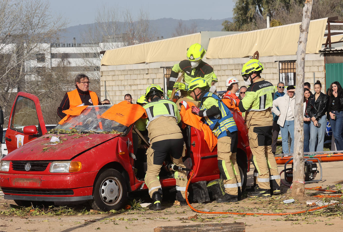 El simulacro de explosión en el recinto ferial de Córdoba, en imágenes