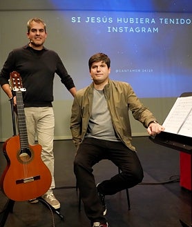 Imagen secundaria 2 - Lis profesores participantes y los dos músicos