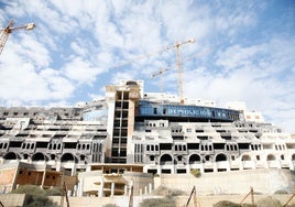 La Junta de Andalucía y el Gobierno se reunirán el 4 de marzo para buscar una solución «rápida» a la demolición del hotel El Algarrobico